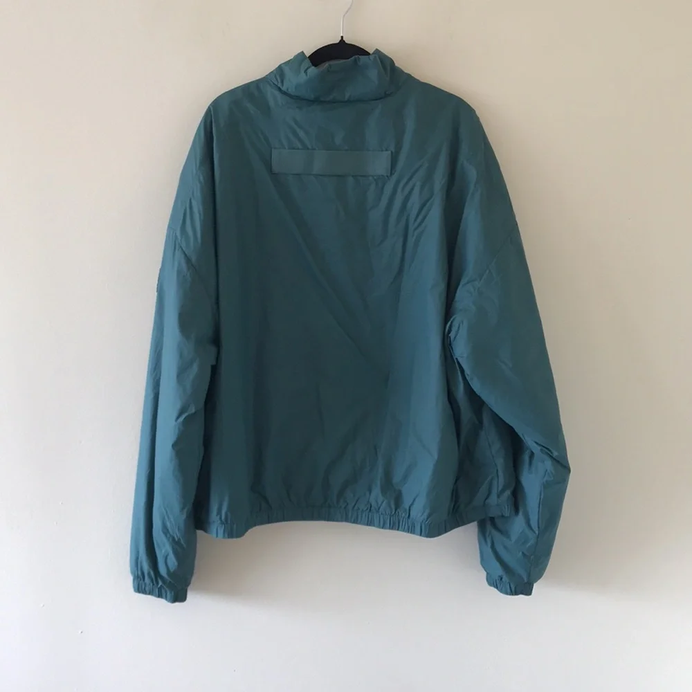 Alo Latitude Light Weight 1/2 Zip Pullover Jacket, Winter Ivy - Picture 8 of 16